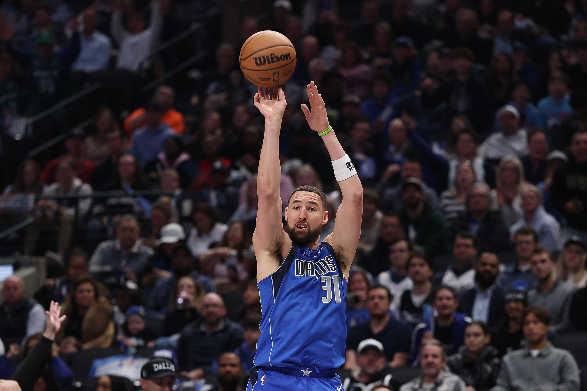 星空体育中国官网-克莱26+6三分命中数里程碑 独行侠主场大胜爵士