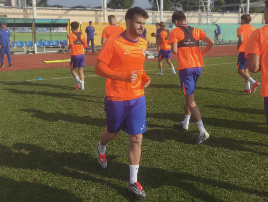 星空体育中国官网-山东泰山冬训现场：瓦科归队，投入新赛季备战